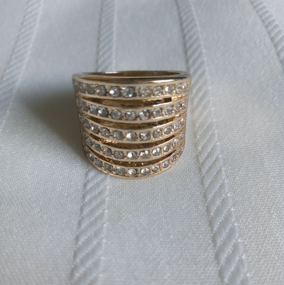 Elegant Chicos Gold Tone and Rhinestone Ring - Size 6 - NWOT - Picture 6 of 10